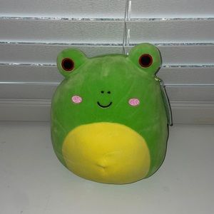 Wendy the frog squishmallow